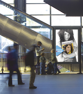 teensmag-Plakat im Hauptbahnhof Luzern